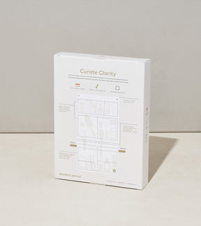 Hanging organizer and apron packaging featuring illustrations and instructions for use, designed for efficient storage solutions.